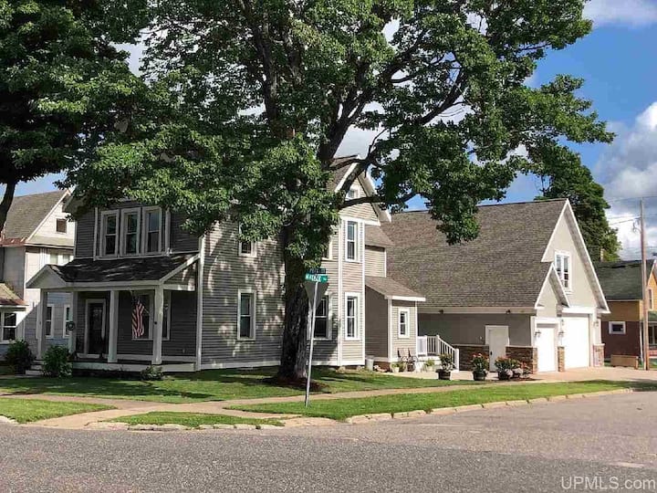 Peck Street Escape - Marquette, MI