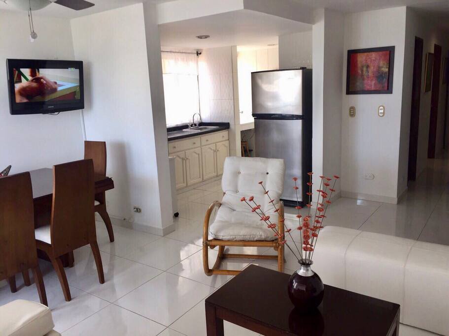 Sala-comedor-cocina en un solo ambiente.