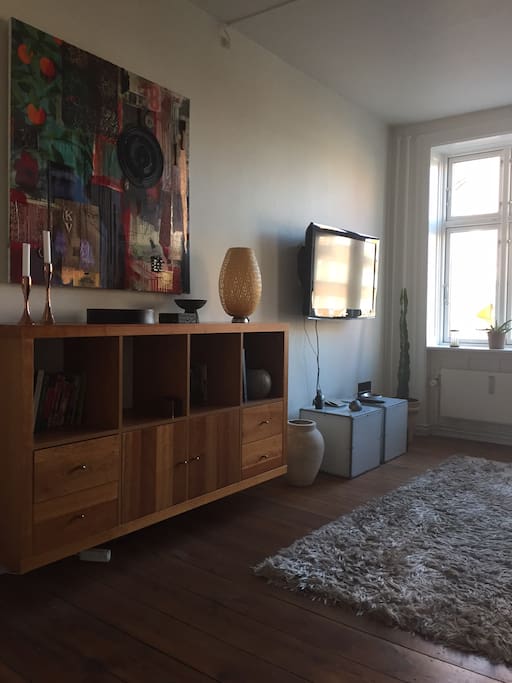 Television and free wifi.