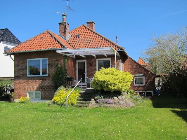 Villa near city centre and beach