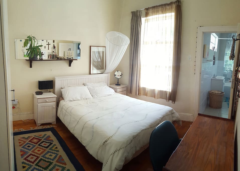 Bedroom 1 with queen size bed & ensuite bathroom (bath/no shower)