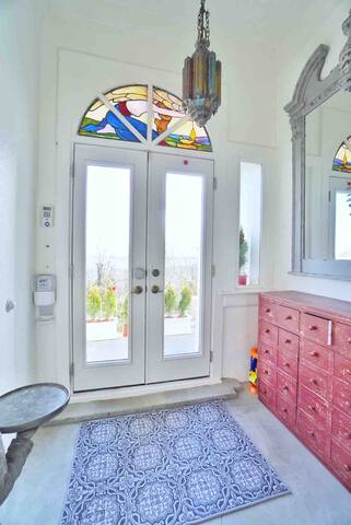 Private NYC castle on the hill with amazing views. gallery image 3