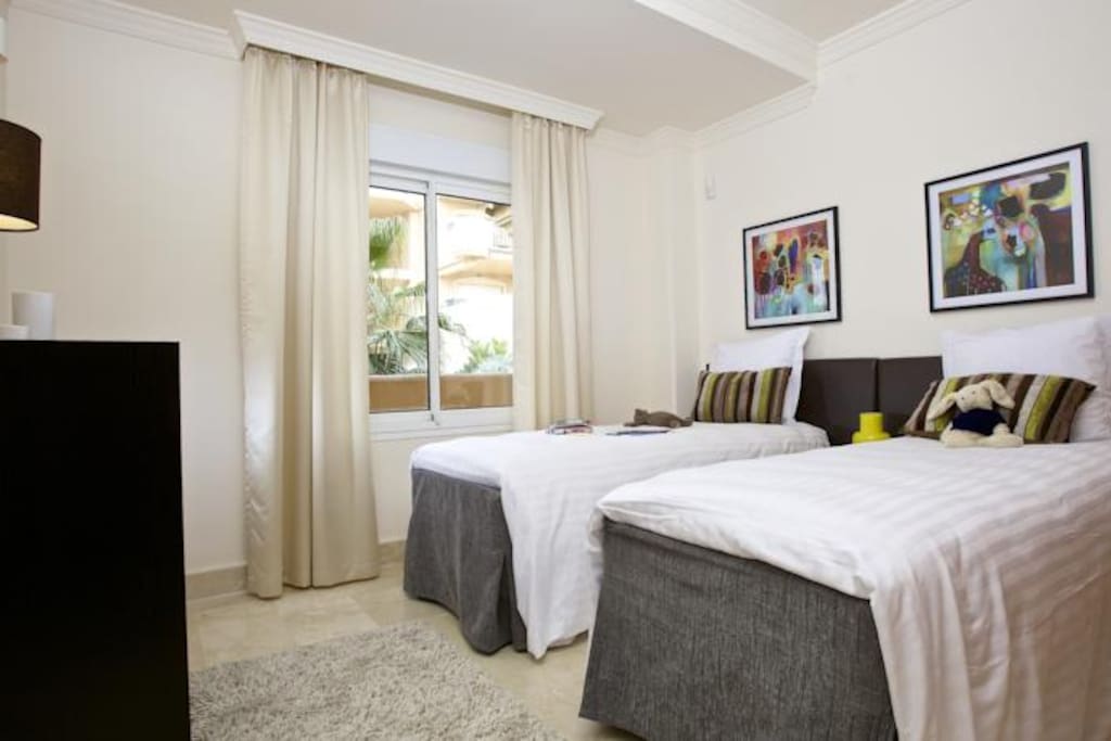 Bedroom 2 en suite