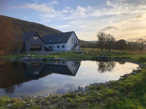 Top Airbnb: Rest At Last - Highland Apartment/Private hot tub in Boleskine And Abertarff