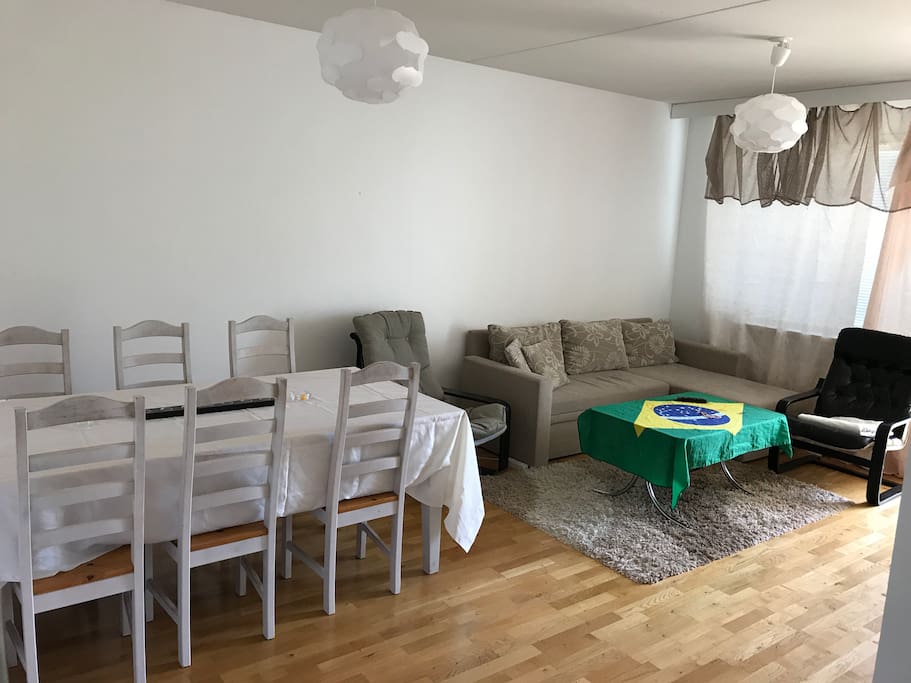 Dinner table + living room
