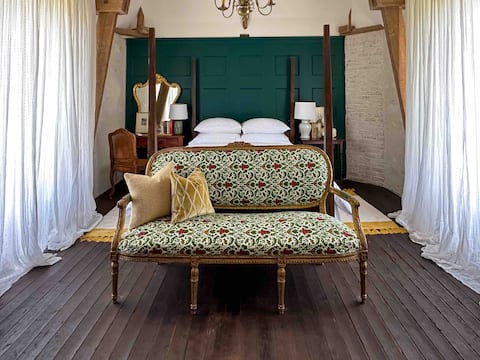 Year-round one bedroom cottage