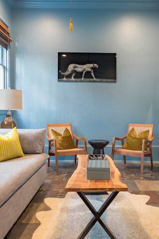 Le Hibou Blanc-Fabulous 4 Bath Historic Bakery gallery image 3