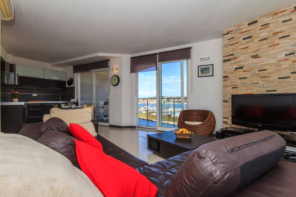 The living room and kitchen overlooking the sea