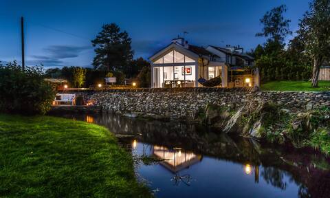 NEW - River Barn -5 Star- Luxury Riverside Retreat