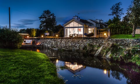 NEW - River Barn -5 Star- Luxury Riverside Retreat
