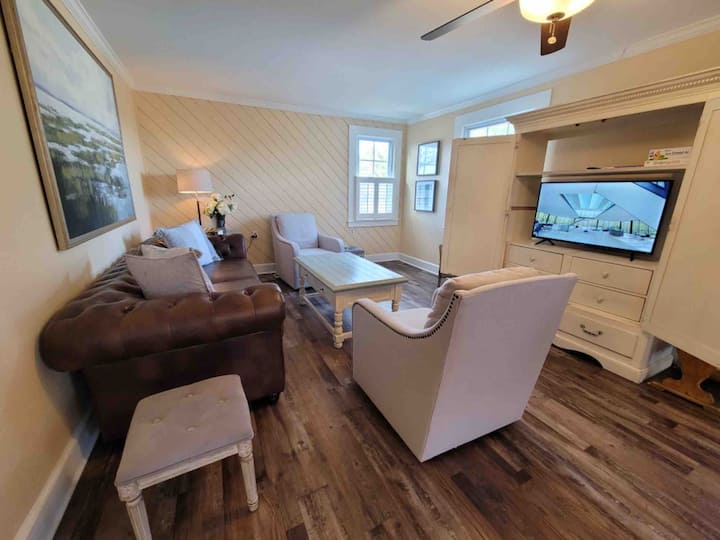 Canal Front 3 Bedroom With Boat Dock - Manteo, NC