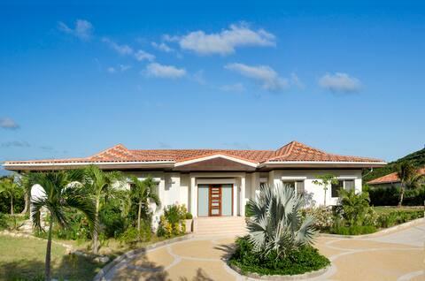 Beachfront/6 bdrs en-suite/Maid included (J)