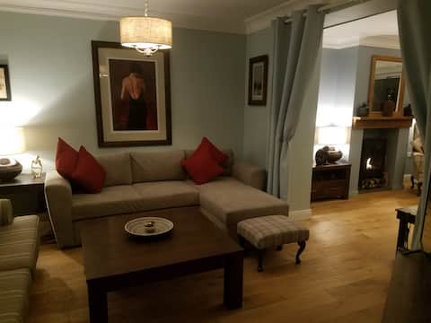Top performing Airbnb: Apartment with hot tub and garden area to enjoy. in Pensarn, Marl, Aberconwy, Castle, Deganwy