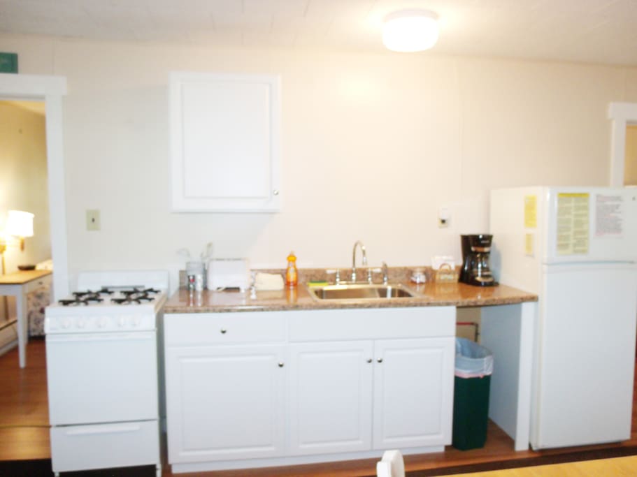 Full Size, Fully-equipped kitchen