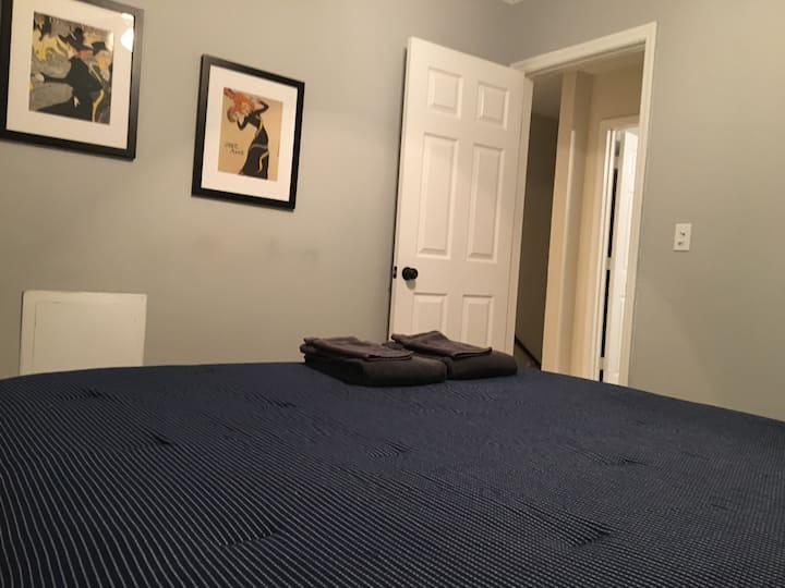 第3间卧室，配备标准双人床