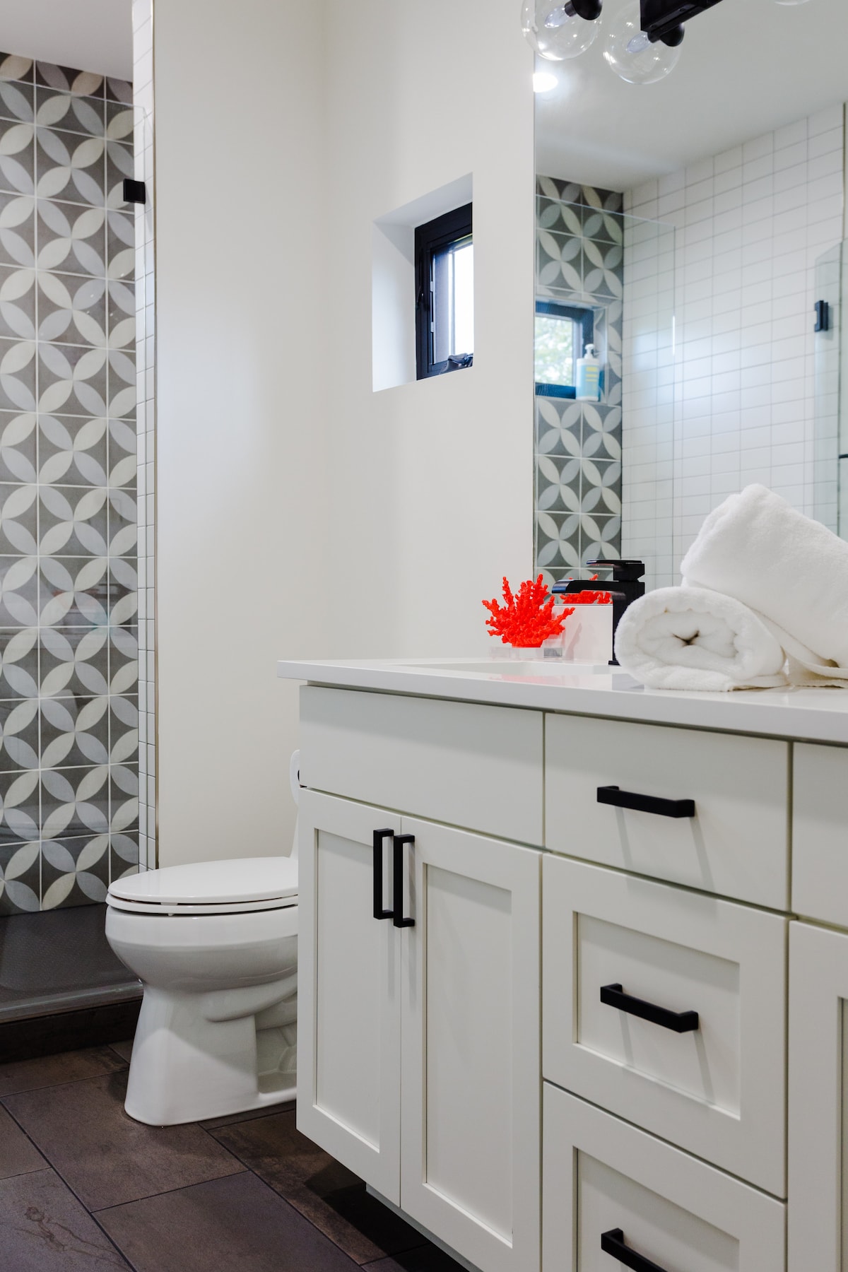 Bright & Modern SoCo Retreat, Minutes from DT!