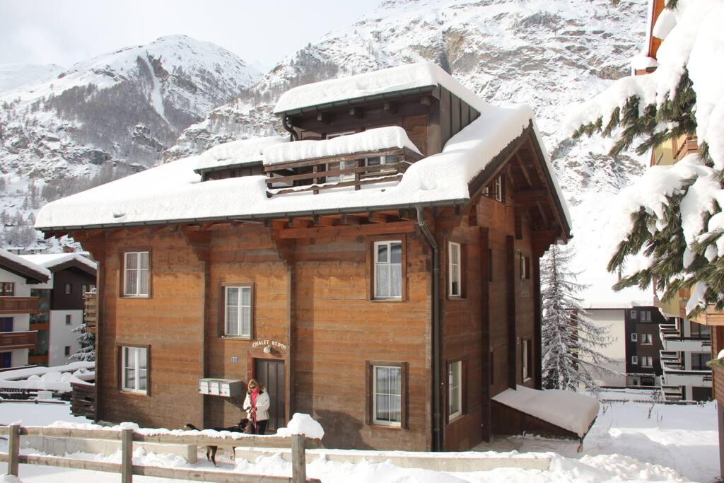 Chalet en hiver entrée