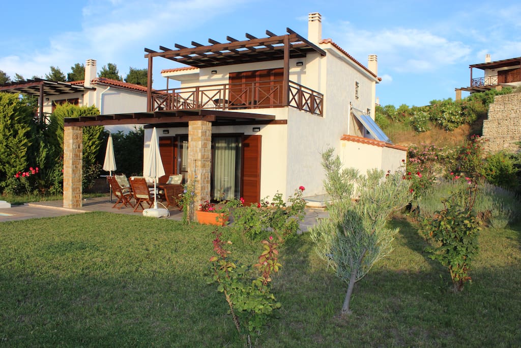 Southern face of the villa and the garden