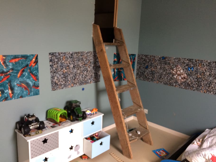 Chambre enfants avec cabane