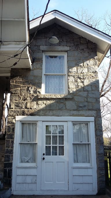 Entrance to Carriage House from driveway