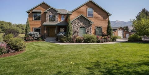 Gorgeous Eden 5200 sq ft Home Near 3 Ski Resorts