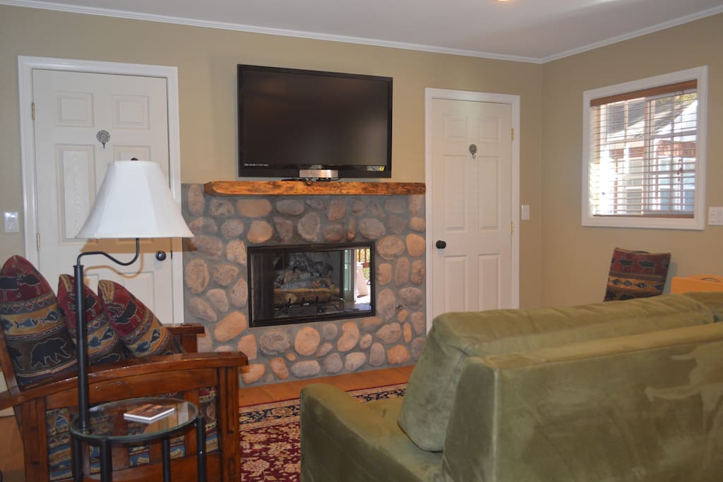 Gas fireplace!