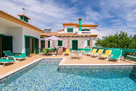 Sugar Authentic Mansion &Heated Pool and football