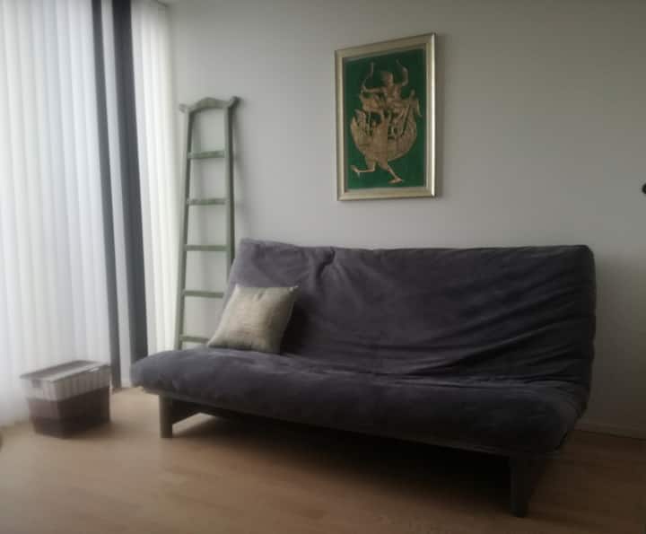 Værelse 4 / Dhoma 4: Futon seng 140cm (sofabed - queen)