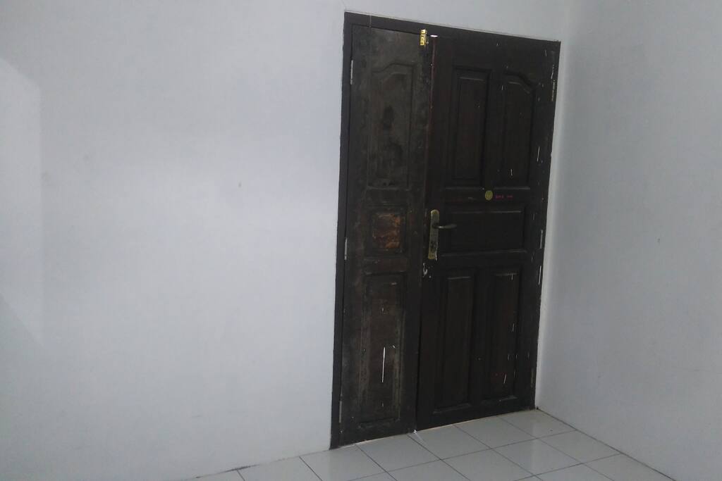 Pintu tertutup