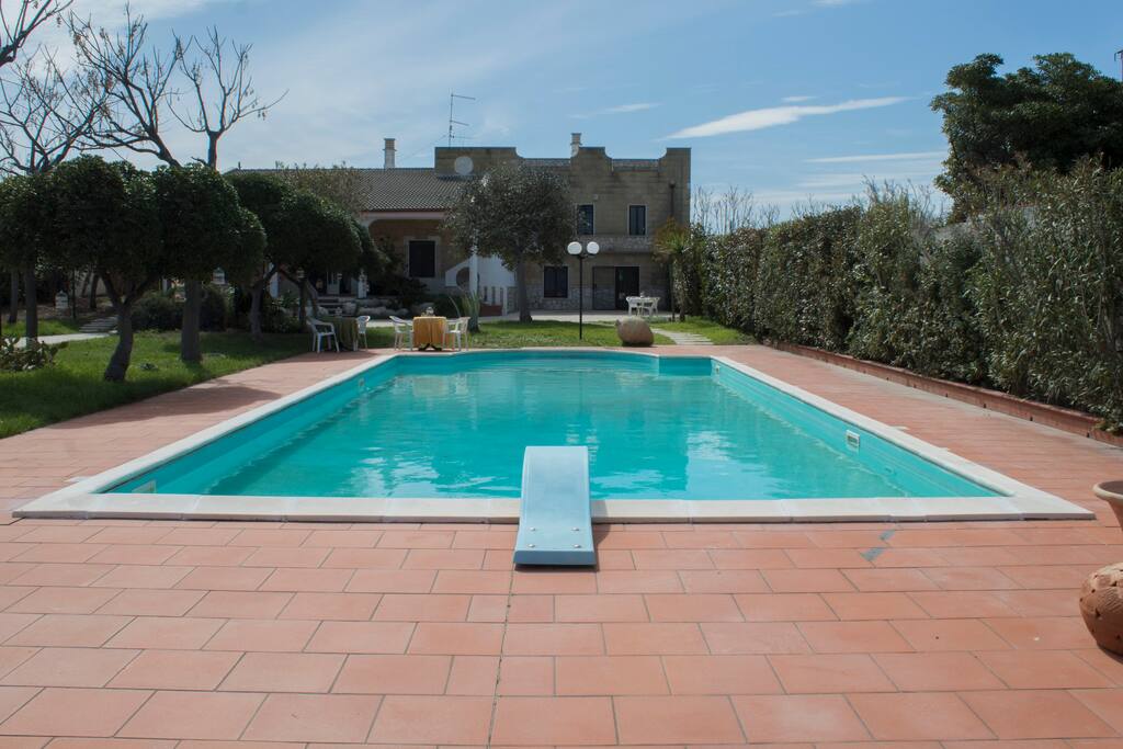 PISCINA ALL'APERTO