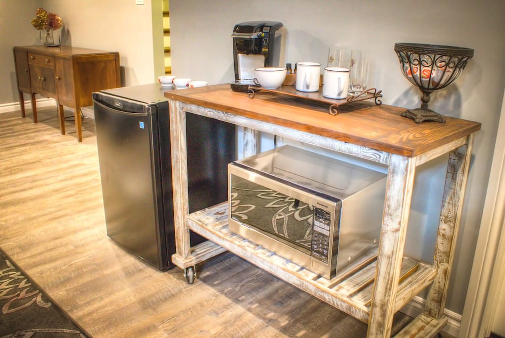 Keep your food cold in the fridge and heat up your meals in the microwave. We provide you with filtered water!