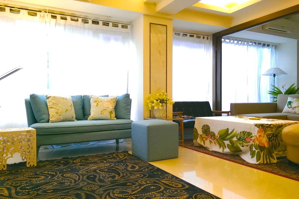 Bright, lush and very spacious living room with multiple sofas for 14 guests