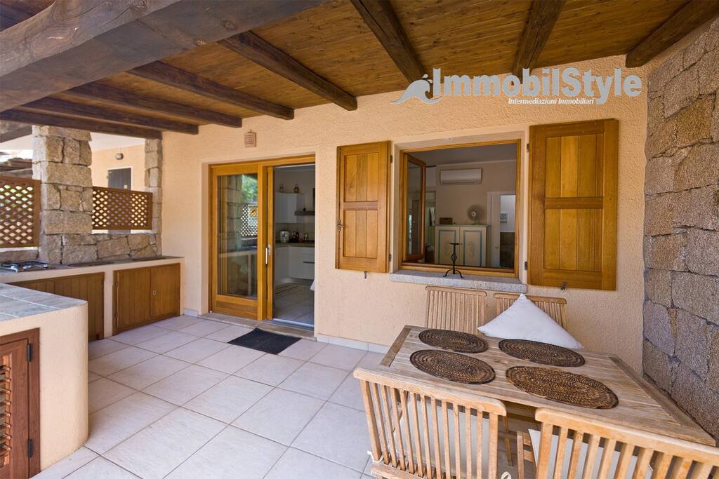Veranda con cucina esterna