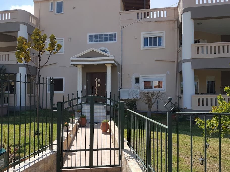 The appartment is on the top floor with mountain view.