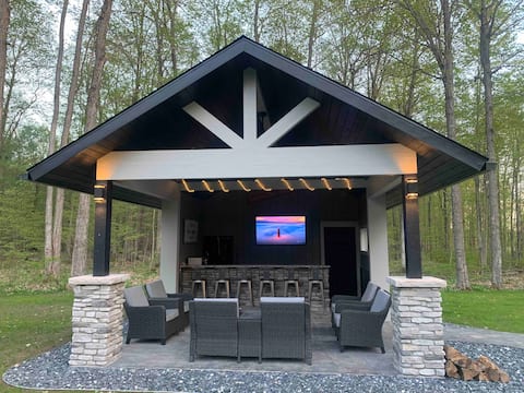 The 19th hole at Crystal Mt 5 bedroom 24hr shuttle