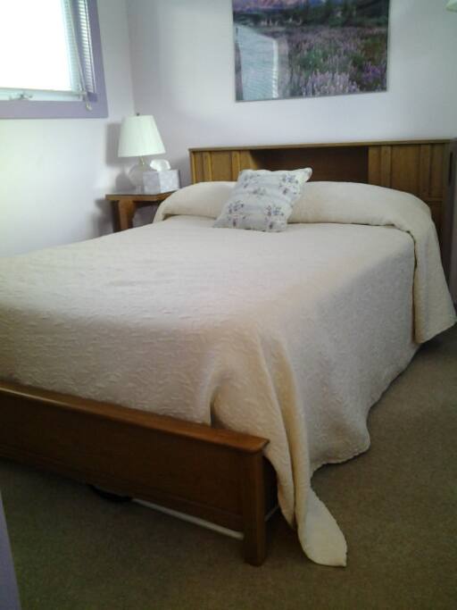 Comfy Double bed in the Purple Room, en-suite 1/2 bath