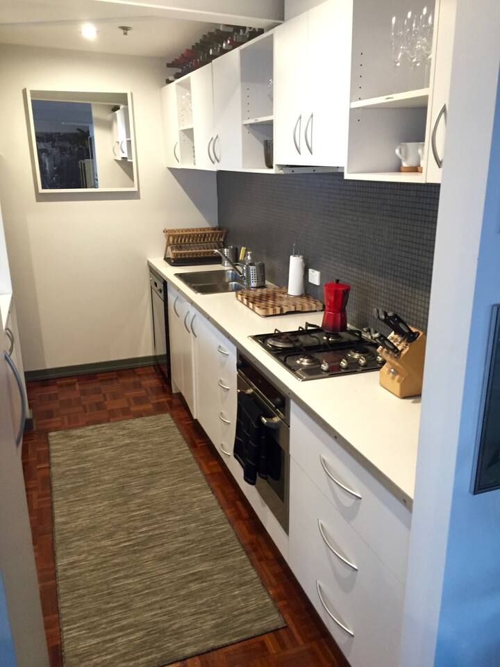 HUGE PENTHOUSE - ISOLATE IN COMFORT & WORK AT HOME