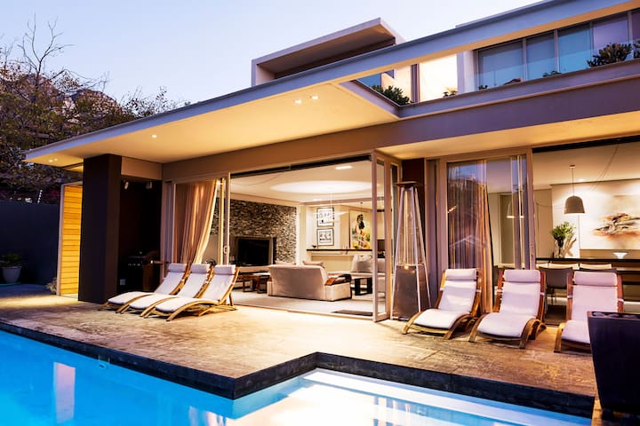 Luxury 4 bed Villa, 5-Star, Camps Bay