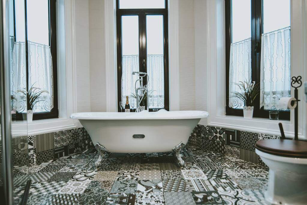 Baño de la habitación con vistas al Río