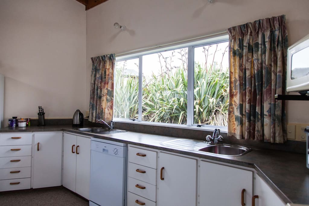 Shared Kitchen/2 sinks