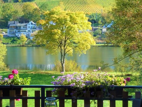 60 sqm directly on the Moselle, 2 balconies, Moselle meadow