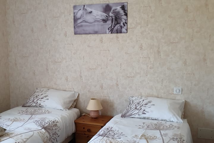 Dhoma e "petullave", dhomë me 2 krevate prej 90. 