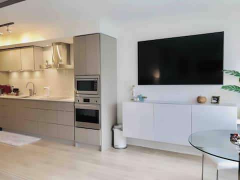 Stylish Home w/ Free Parking, 90-Day minimum