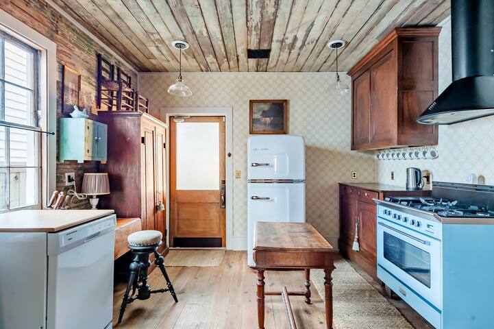 Luxury Historic Creole Cottage, French Quarter; Pool & Spa gallery image 3