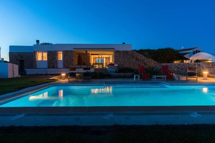 Villa en Ciutadella en primera linea de mar