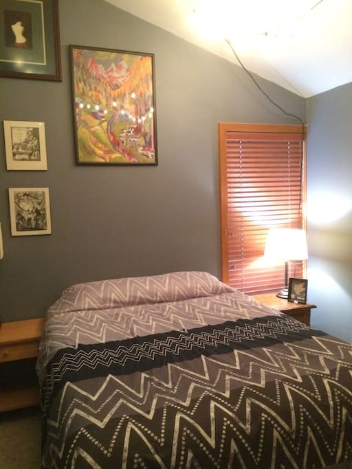 Bedroom with queen size bed