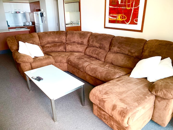 Surfers Paradise Unit With Great Ocean Views - Surfers Paradise