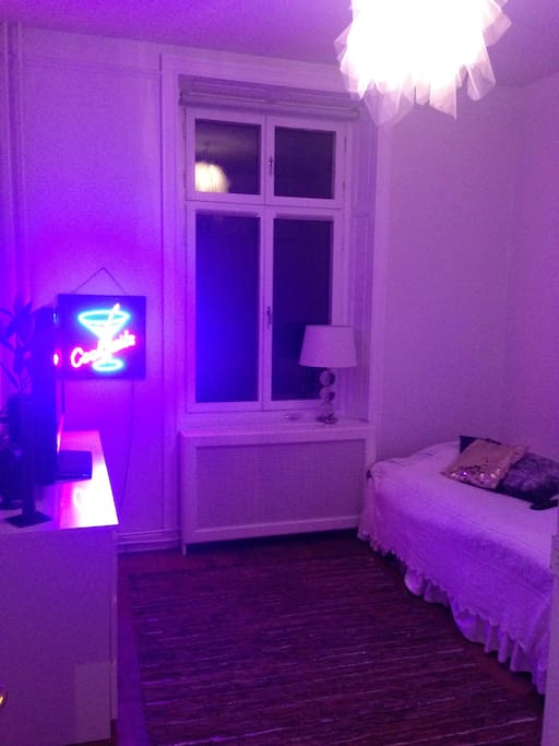 Smal bedroom with space for an extra bed