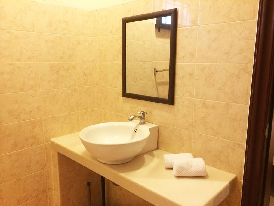 Master Bedroom's Ensuite Bathroom