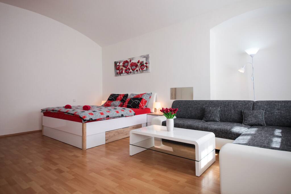 1st bedroom with chill zone